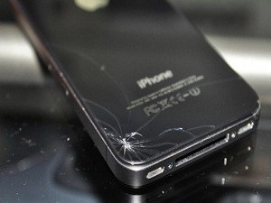 Треснула задняя крышка iPhone (Айфон)