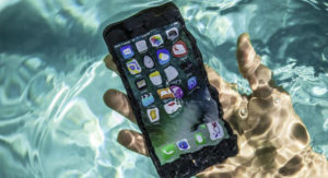 Упал в воду iPhone 8 Plus