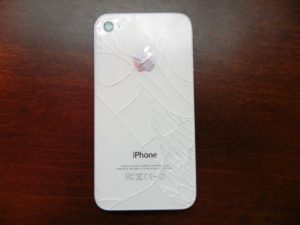 Треснула задняя крышка iPhone