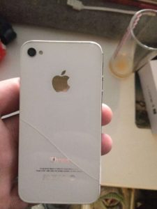 Треснула задняя крышка iPhone 7