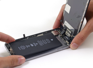 Замена аккумулятора iPhone 8